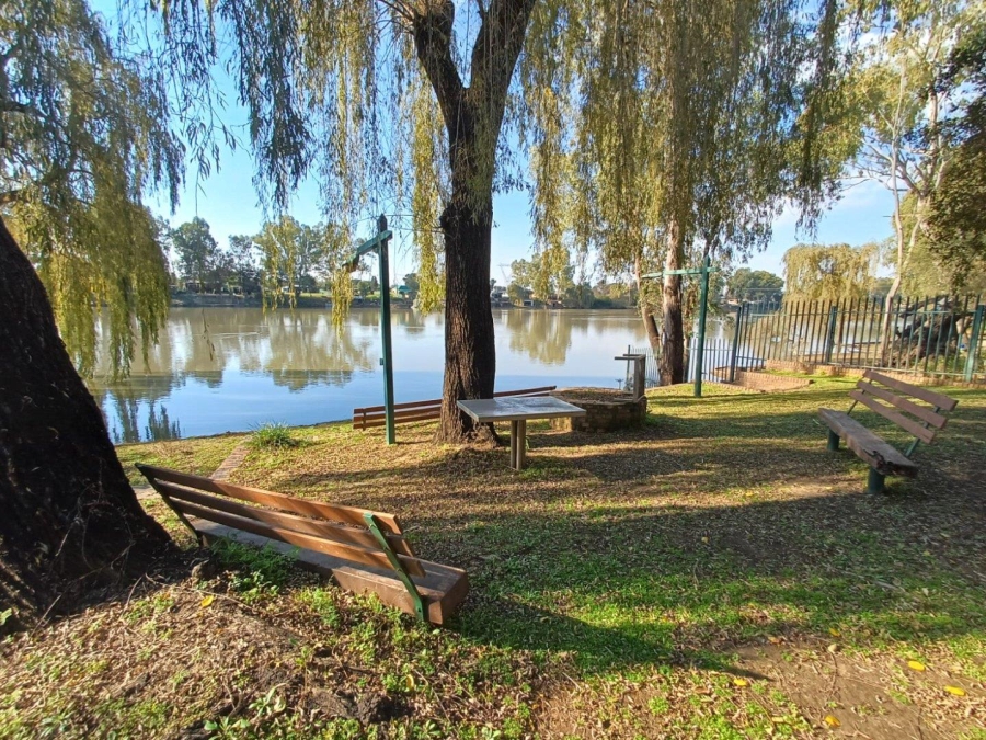 9 Bedroom Property for Sale in Willow Grange Free State